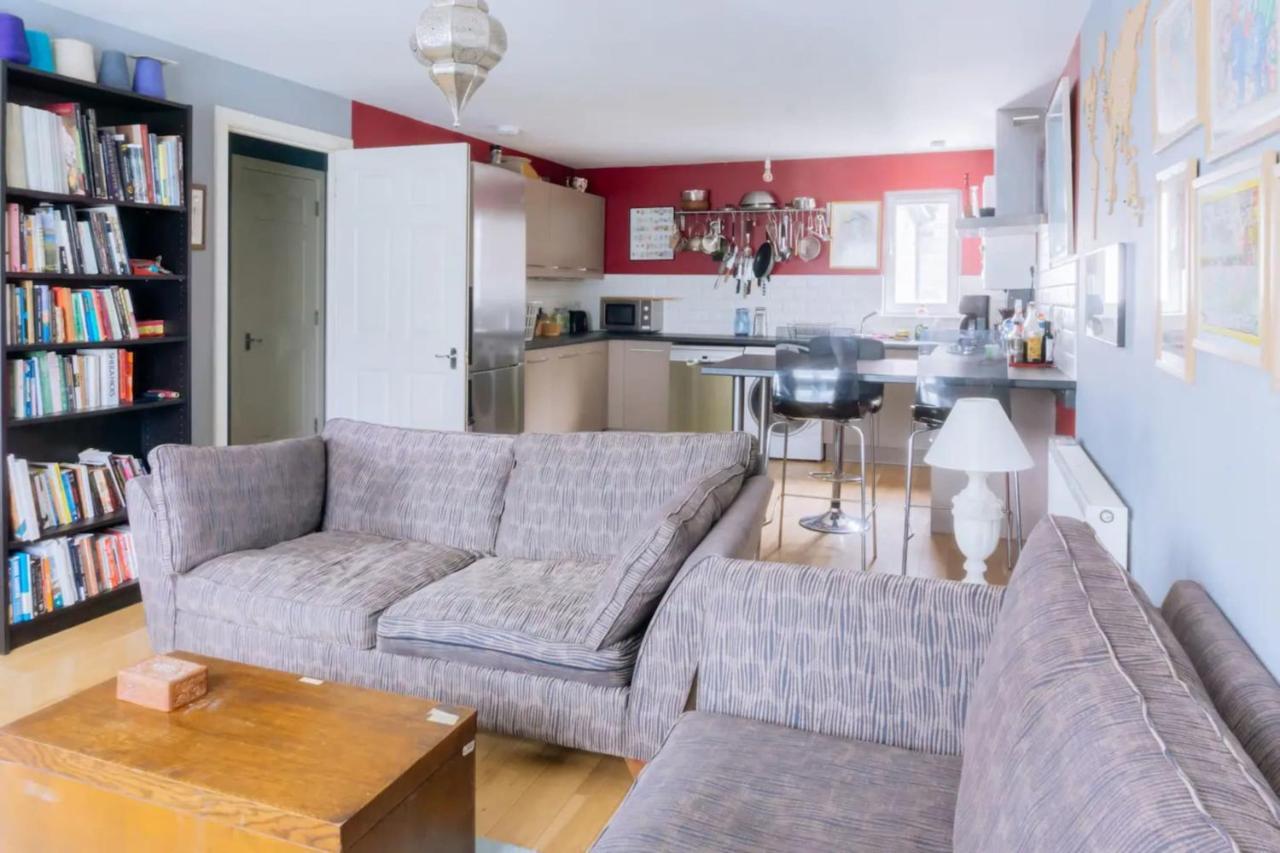 Stylish 3 Bedroom Apartment Near Hollyrood Park エディンバラ エクステリア 写真
